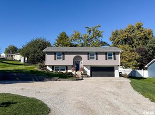 2106 S Main St, Eureka, IL 61530