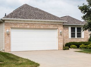 104 Augusta Cir, Waverly, IA 50677