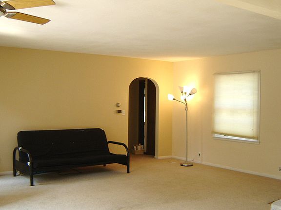 4th image of 109 E Glencrest Dr