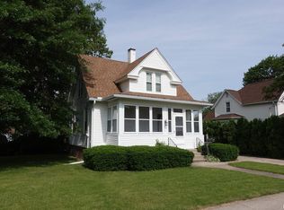 954 N Farnham St, Galesburg, IL 61401