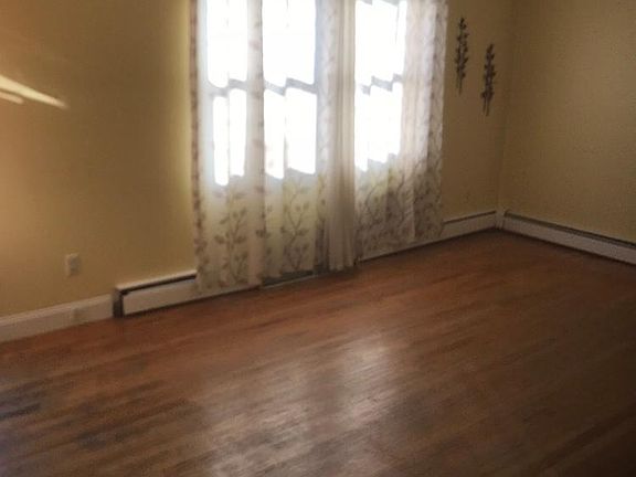 3rd image of 179 Midland Ave