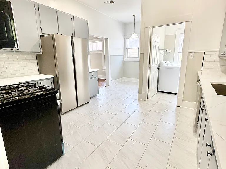 1201 E Lamar St — Photo 32
