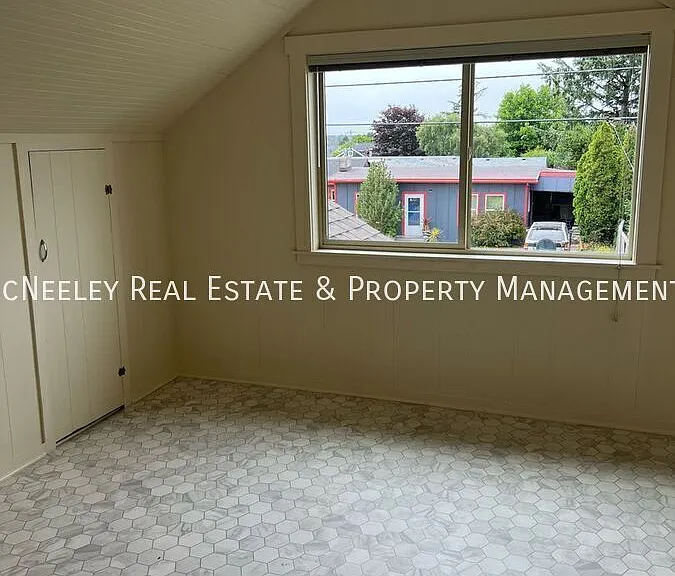 889 N Lincoln St — Photo 9