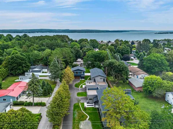 1002 May St #3, Charlevoix, MI 49720