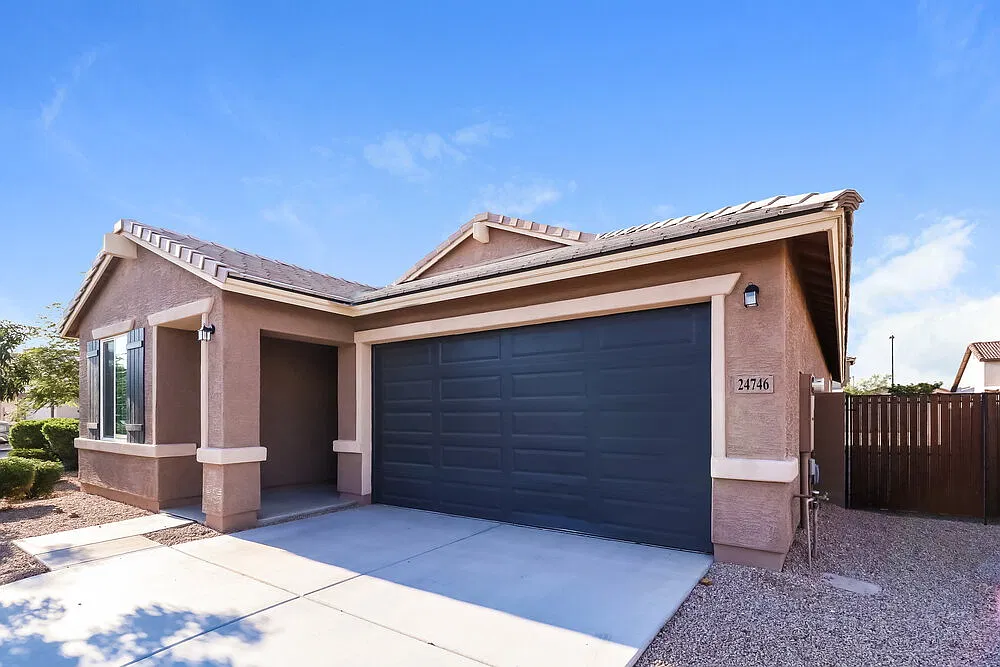 3 bed, 2.0 bath, 1699 sqft, $1,915 — Photo 3