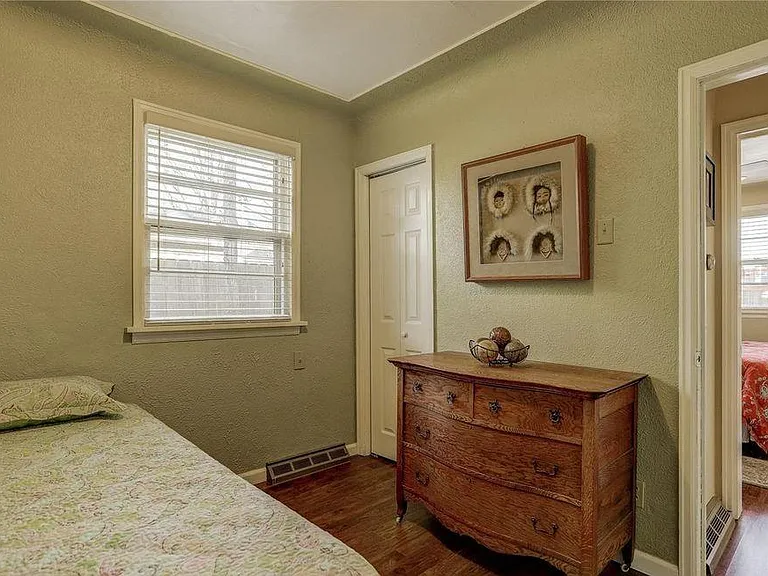 810 E Geneseo St — Photo 12