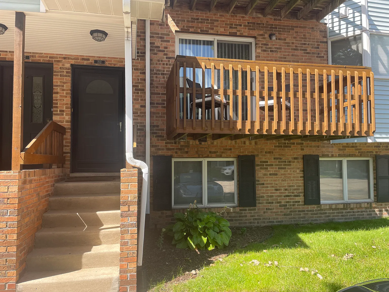 212 Pinewood Dr — Photo 4