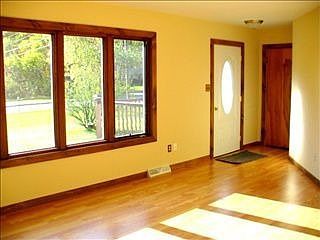 4th image of 93 Freidlander Dr