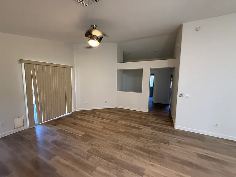 12419 N 41st Ave — Photo 1