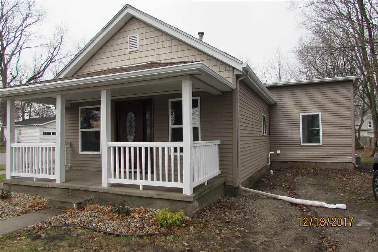 1130 Elm St photo 1