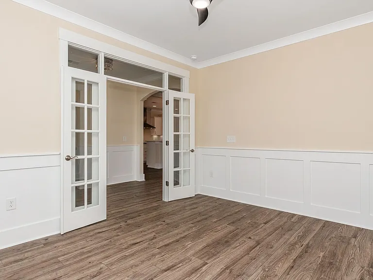 7129 Spoleto Dr — Photo 36