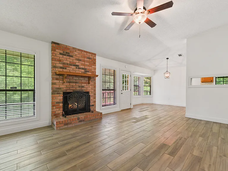 111 Winchester Dr — Photo 4