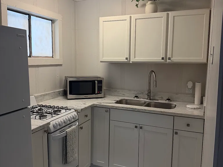 423 Harding St — Photo 2