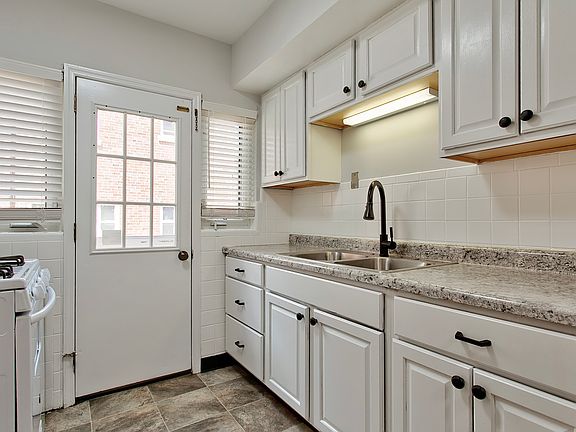 5th image of 3838 Hyde Park Ave #1