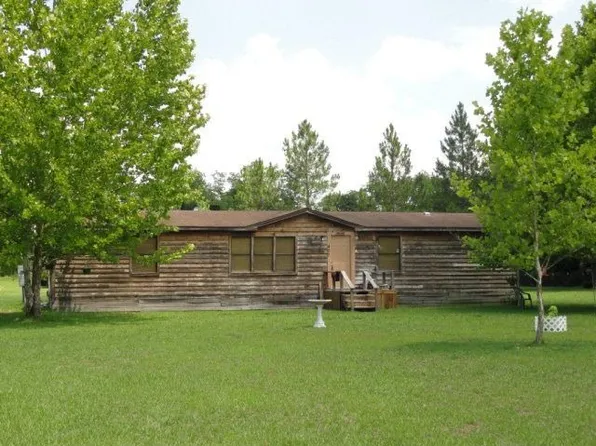 407 Meadow Rd NE, Glennville, GA 30427
