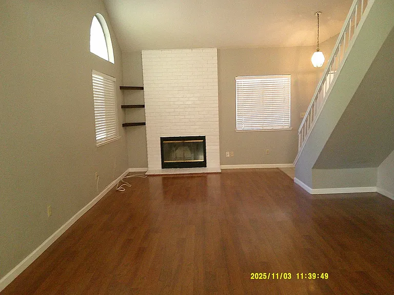 265 Sanborn Ln — Photo 3
