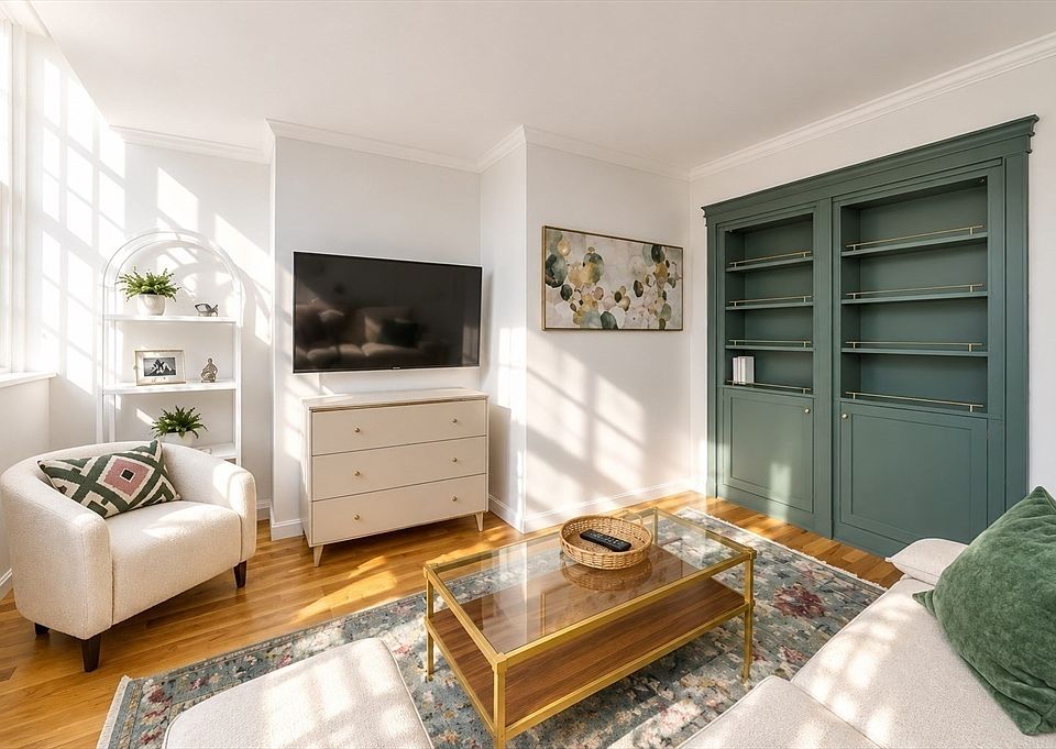 1st image of 106 13th St APT 327