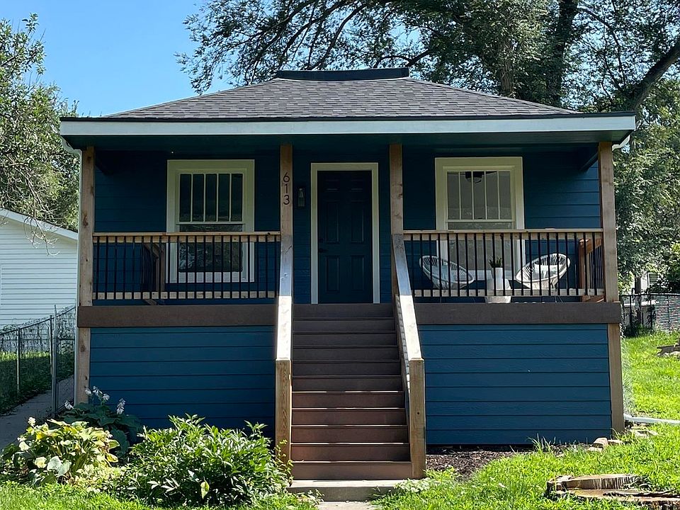 1st image of 613 3rd Ave