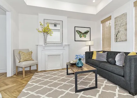 Sold by R New York | media 4