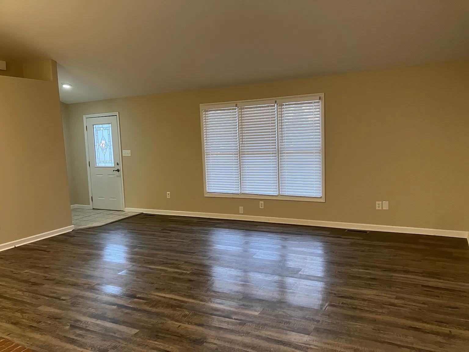 4 bed, 1992 sqft, $1,800 — Photo 4