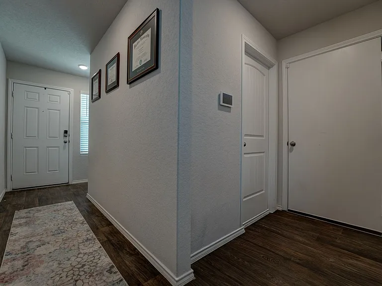 153 Roanwood Dr — Photo 3