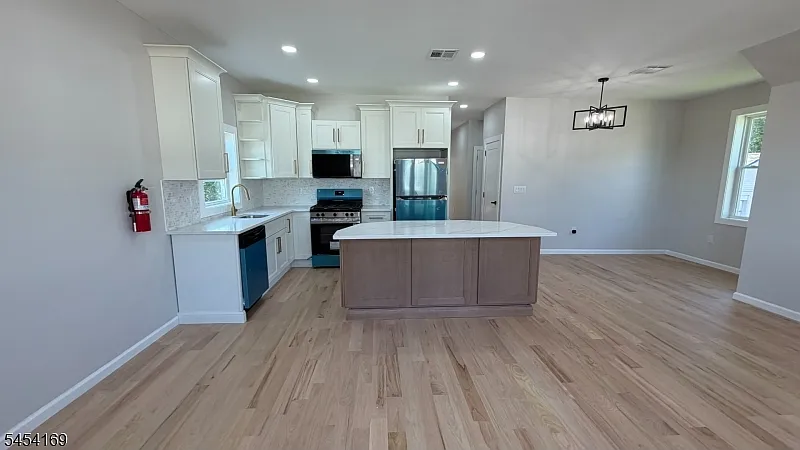 3 bed, 2.0 bath, $4,500 — Photo 3