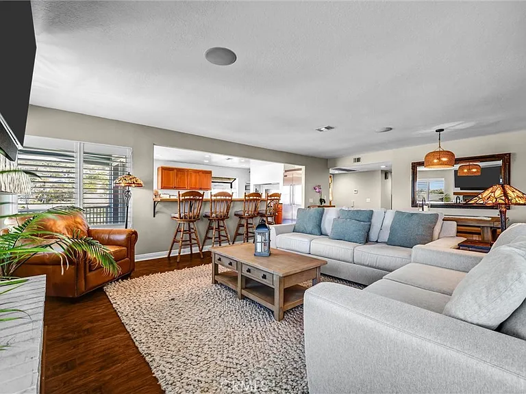 134 Avenida Presidio — Photo 4