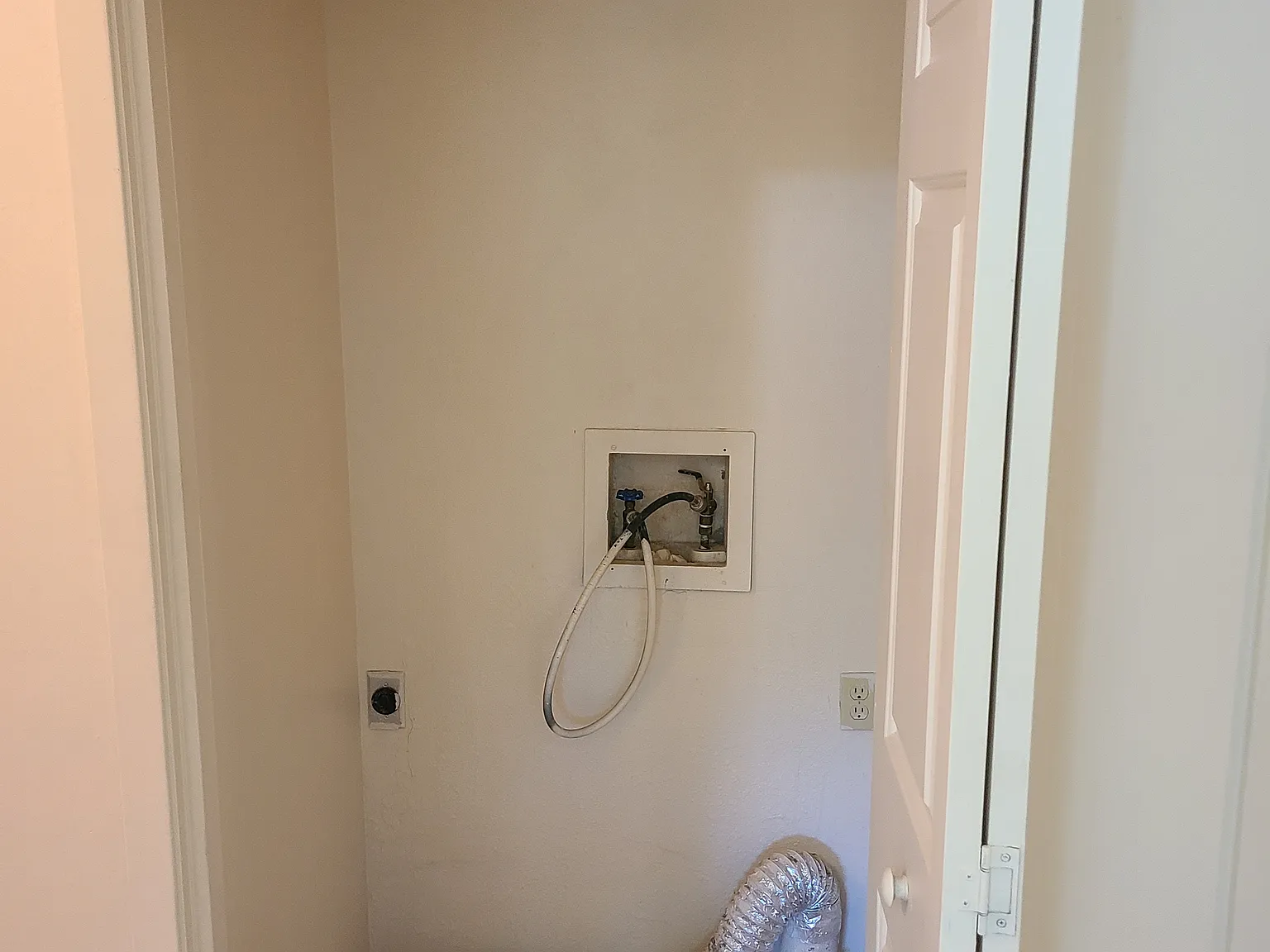 3 bed, 1050 sqft, $1,250 — Photo 3