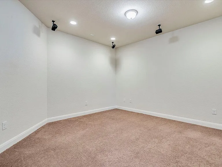 709 Kingston Pl — Photo 24