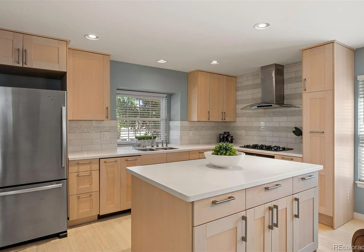 3 bed, 2.5 bath, 1699 sqft, $3,000 — Photo 3