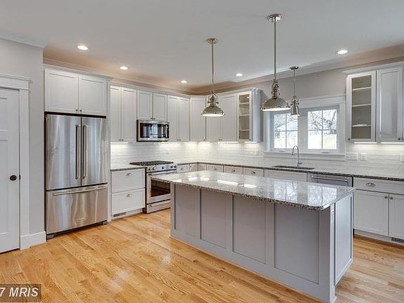 2nd image of 1919 Cherri Dr