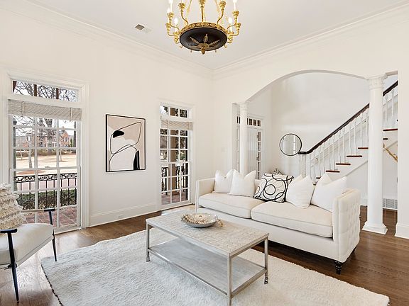 5th image of 332 McGinnis Cir