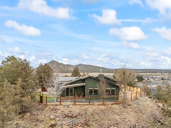 2nd image of 2603 NE Meadowcrest Dr