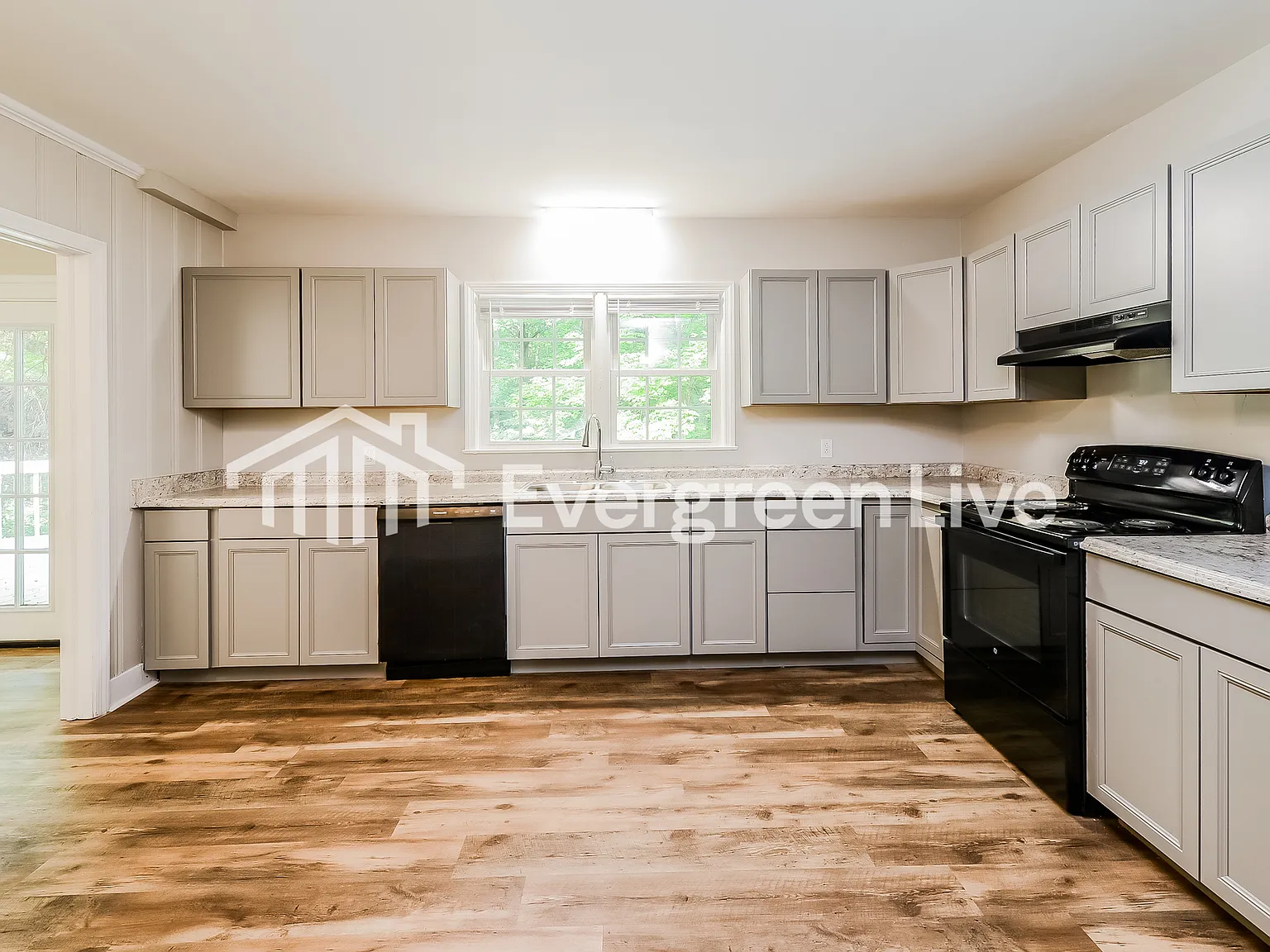 4 bed, 2.5 bath, 2861 sqft, $2,045 — Photo 4