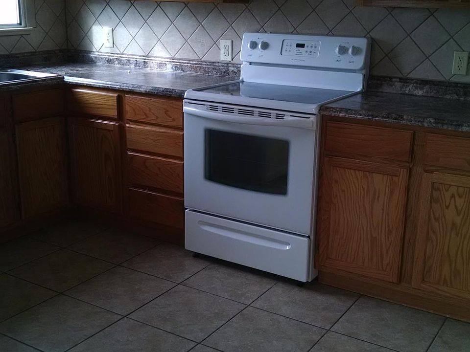  Newer kitchen w/pantry