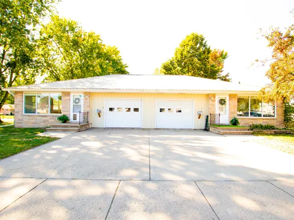1833 Henry St, Neenah, WI 54956