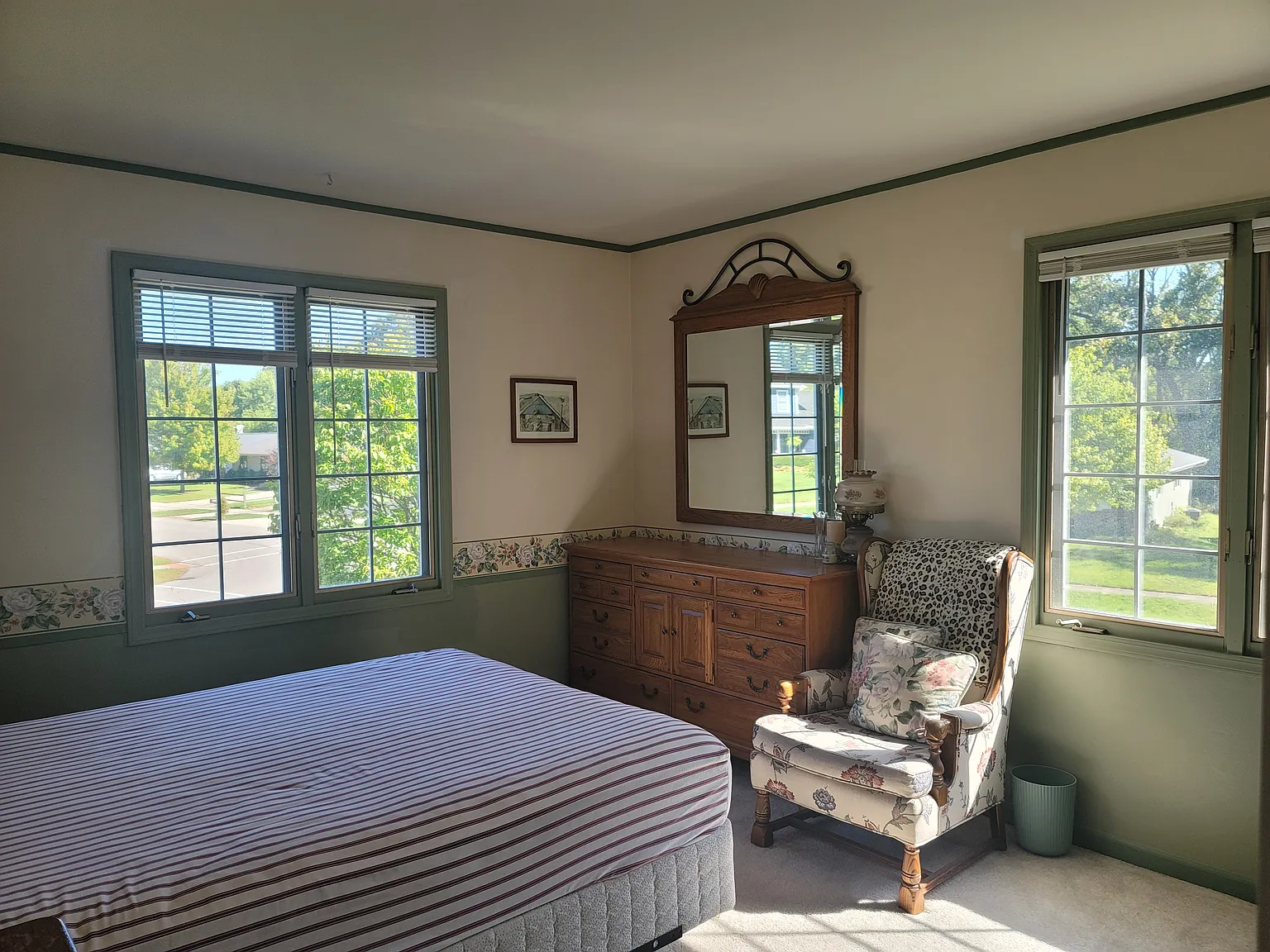 4 bed, 2.5 bath, 2914 sqft, $800 — Photo 1