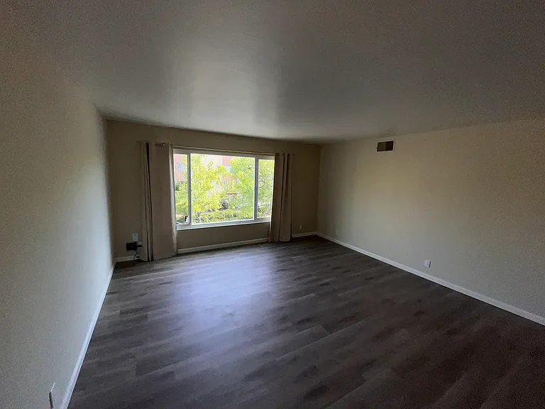 Lee Crest Apartments — Photo 17