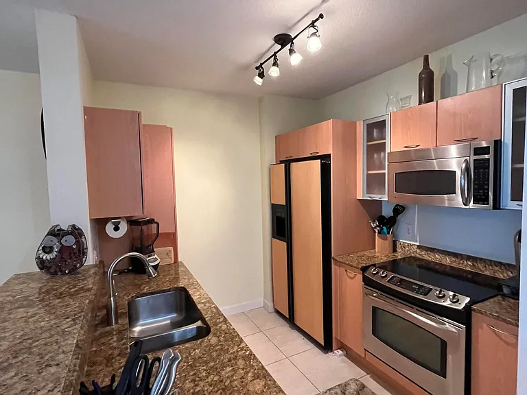 100 NE 6th St #206 — Photo 5