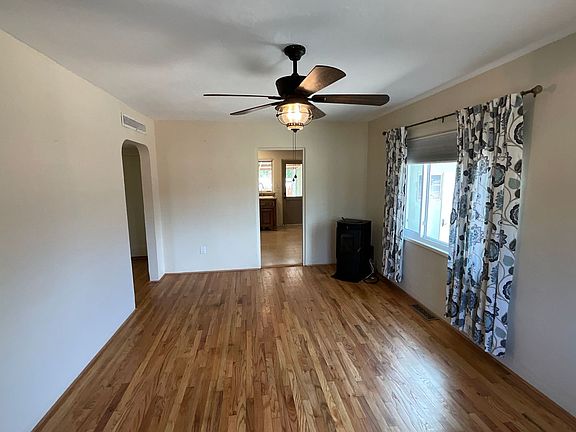 4th image of 1249 Columbia Dr NE
