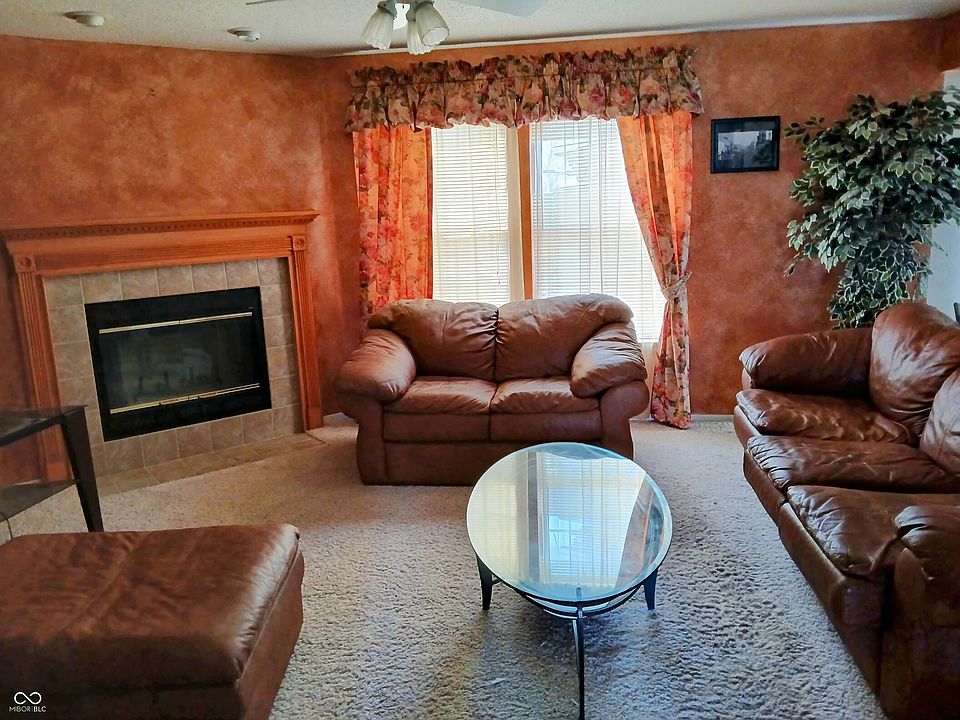 2nd image of 5706 N Plymouth Ct
