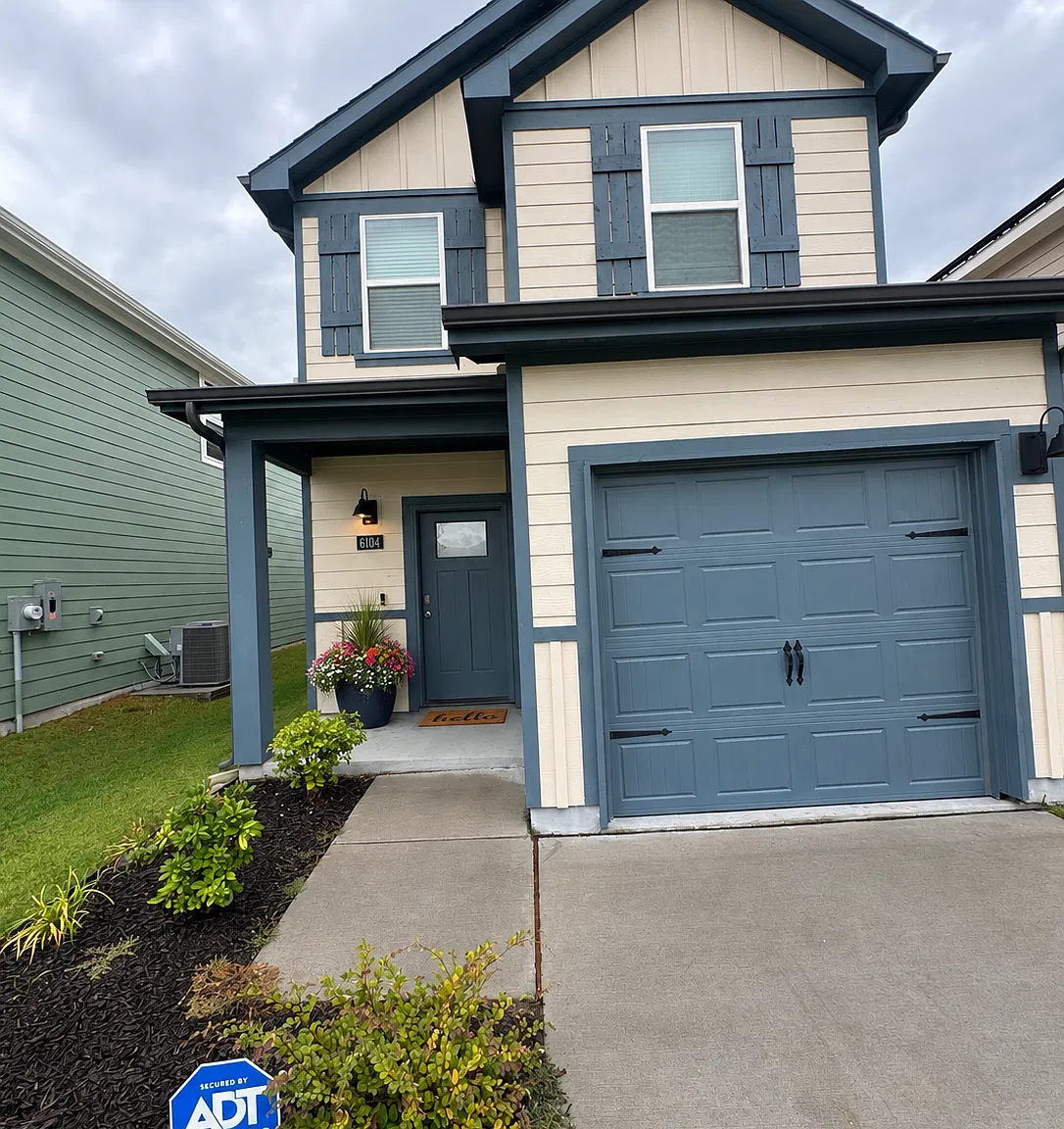 3 bed, 2.5 bath, 1419 sqft, $1,675 — Photo 1