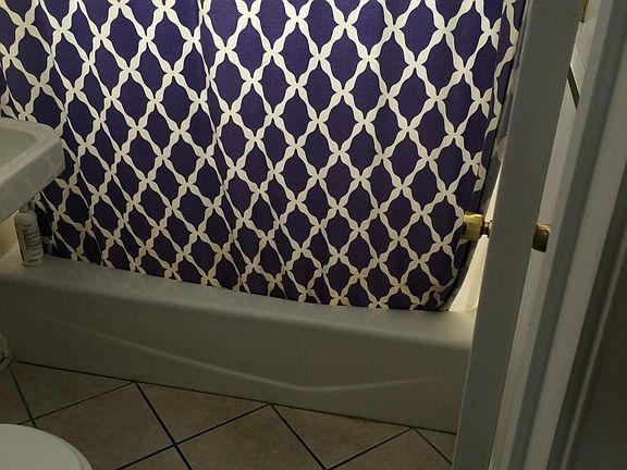 3rd image of 425 Wilson Ave