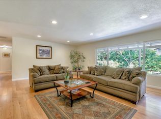 560 S El Monte Ave, Los Altos, CA 94022