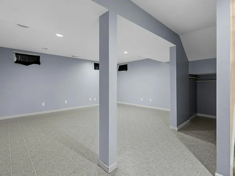 3510 King Edward Way — Photo 32