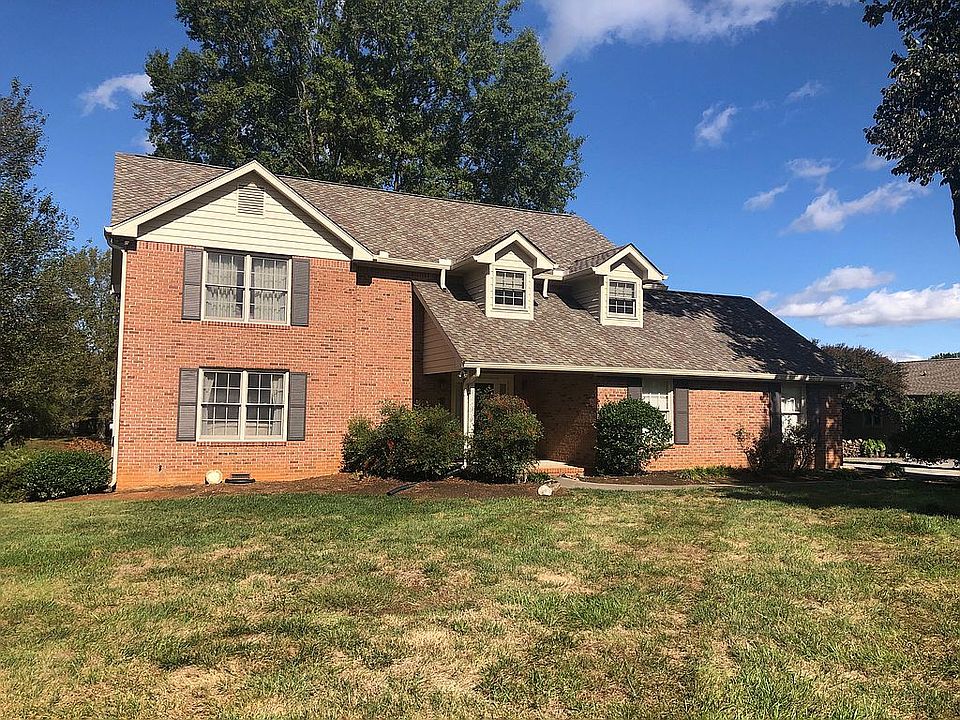 1st image of 445 E Fox Den Dr