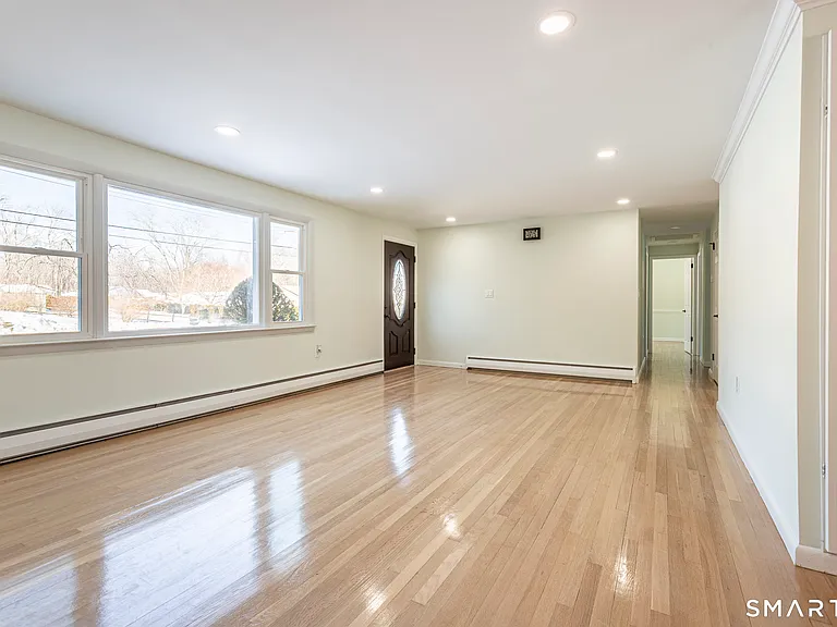 26 Kelly Rd — Photo 9
