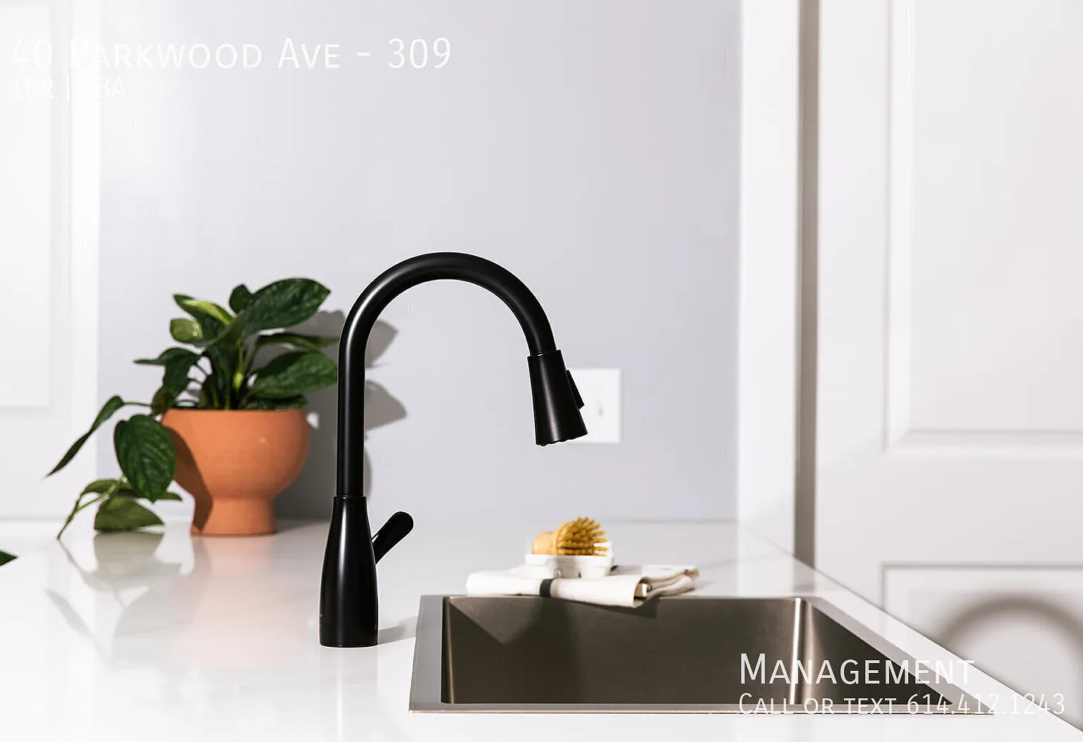 Parkwood Hq: Where History Meets Modern Living (40 Parkwood Ave. -- Brand New!) — Photo 3