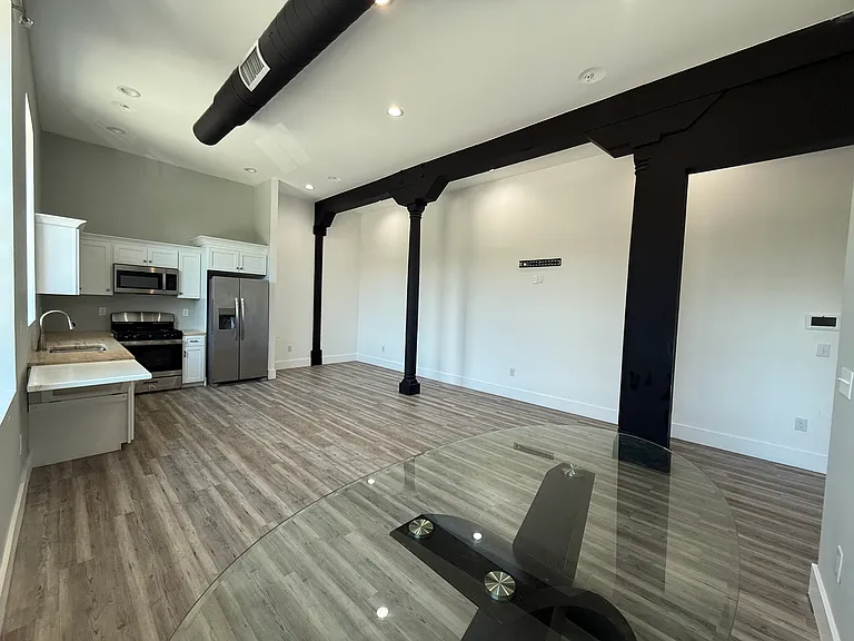 128 Monroe St — Photo 6