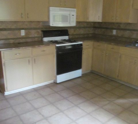 2nd image of 1013 E River Dr